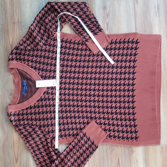 EUC Apt. 9 Rust Orange black houndstooth pattern soft knit V neck sweater Medium - Picture 4 of 7
